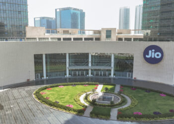 Motilal Oswal Recommends Reliance Industries and HCL Technologies as Top Stock Picks for the Week
