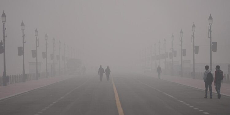 Toxic Smog Chokes Delhi-NCR; Health Emergency Deepens