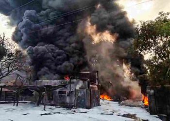 Major Fire Breaks Out at Chemical Warehouse in Gujarat’s Bharuch; Operations Suspended