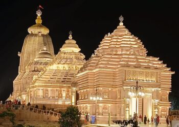 Pushpa Abhishek Ritual at Jagannath Temple, Digha Draws Devotees in Large Numbers