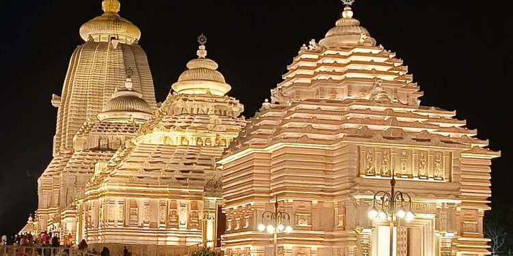 Pushpa Abhishek Ritual at Jagannath Temple, Digha Draws Devotees in Large Numbers