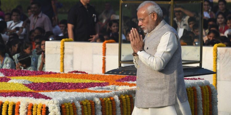 PM Modi Commemorates Mahatma Gandhi on 78th Death Anniversary, Pays Tribute at Raj Ghat