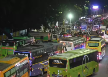 New Year Holiday Rush Gradually Eases at Bus and Railway Stations