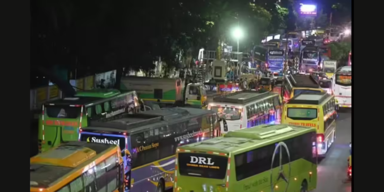 New Year Holiday Rush Gradually Eases at Bus and Railway Stations