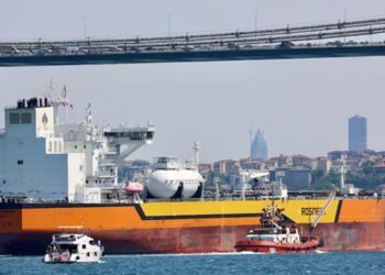 “Why Does India Need Trump’s Permission? Expert Questions US Waiver on Russian Oil Purchase