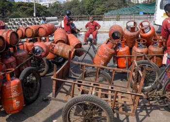 Delhi HC Canteen Stops Serving Main Course, Cites ‘Unavailability’ of LPG Cylinders