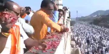 Jaipur’s Hindu-Muslim flower shower on Eid goes viral | Watch